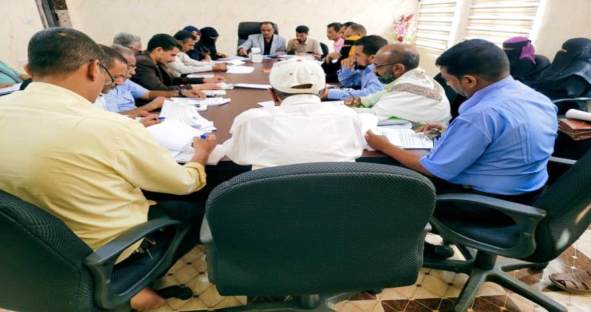 عدن.. الزهري يشدد على حل مشكلات المواطنين 