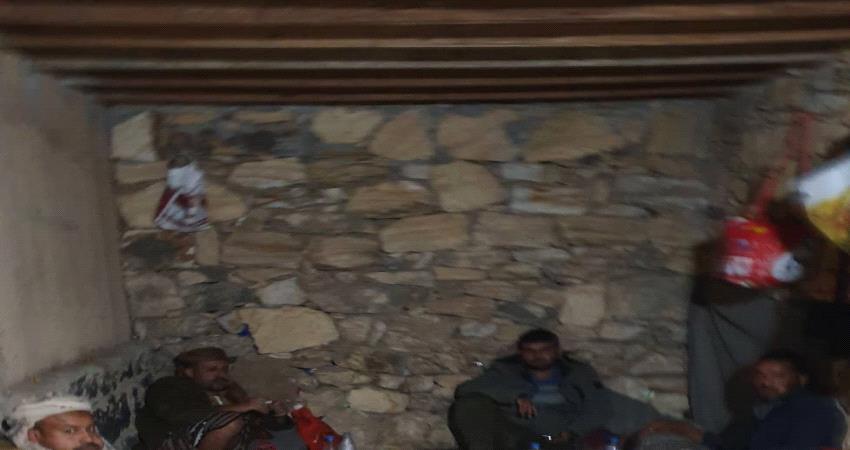 تحرير مختطفين من وكر عصابة بين لحج وتعز