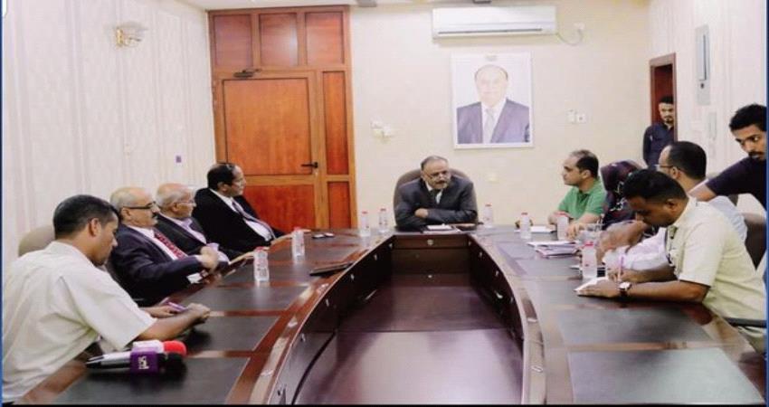 وزير النقل يناقش المشاريع التطويرية وأوضاع قطاعات النقل الجوي