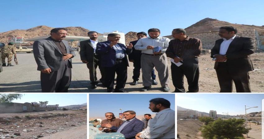 البحسني يتجول في شوارع المكلا ويوجه بسرعة رفع دراسات لمعالجة الازدحامات المرورية