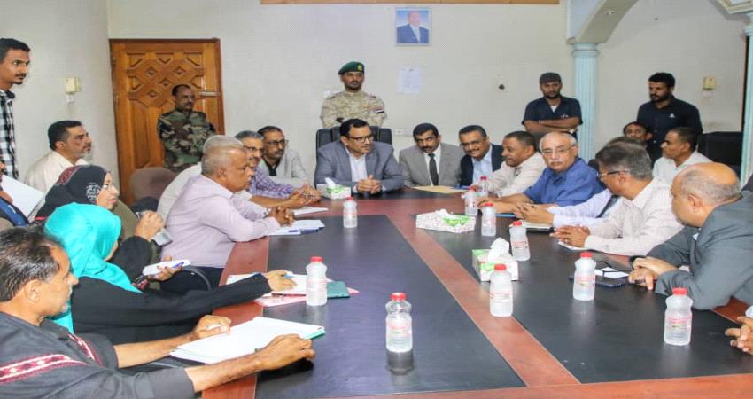 وجه بمنع إستيراد الأسمدة والمبيدات.. الوزير السقطري يدعو لتوحيد الأوعية الإيرادية لمركزي عدن