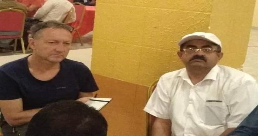 صحفي هولندي يضمن تقارير انتهاكات السلطات في شبوة لحرية الصحافة والمواطنين"وثائق"