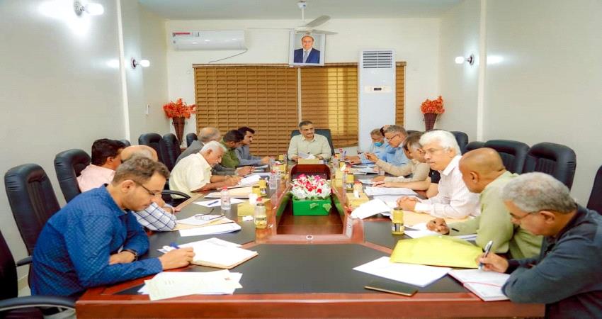 وجه باستمرار إزالة العشوائيات.. لملس يؤكد على عدم التهاون مع المعتدين على الممتلكات العامة والخاصة