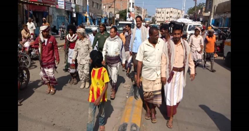 أبين.. الانتقالي ينفذ حملة لضبط الأسعار وتنظيم الأسواق والفرزات