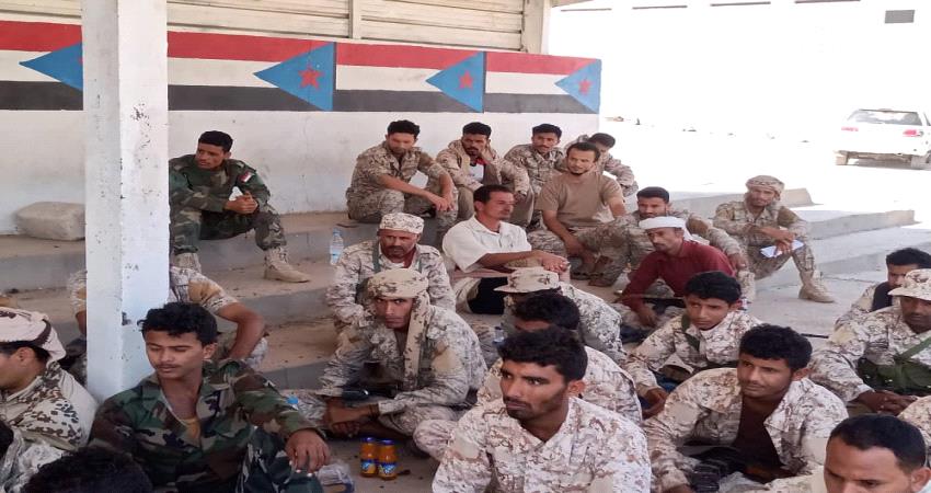  لحج..تنفيذ برنامج توعي وقانوني لمنتسبي ادارة الامن والحزام في اللواء الخامس بالحبيلين