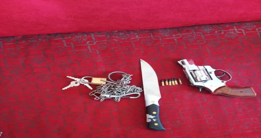 إحالة متورط بجريمة قتل الى النيابة العامة بالمهرة