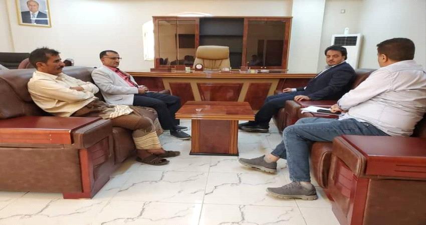 وزير الأشغال يعد بتنفيذ المشاريع المتعثرة في يافع