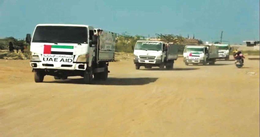 مساعدات إماراتية للنازحين في الساحل الغربي