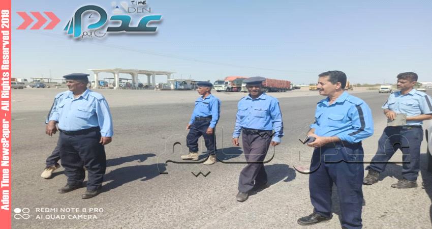 حملة مرورية بلحج لضبط المركبات غير المجمركة