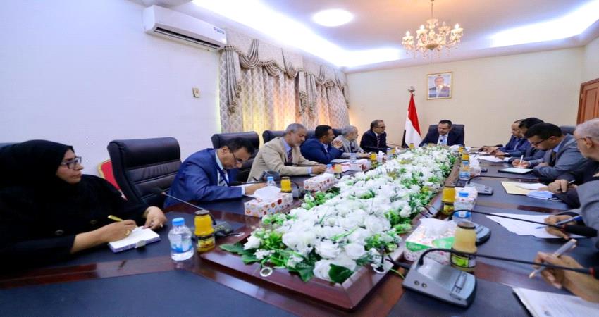 رئيس الوزراء يناقش خطط عاجلة لتحسين القطاع الصحي 