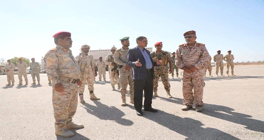 البحسني يطلع على مستوى التدريب لدورة الجنود المستجدين بلواء الأحقاف