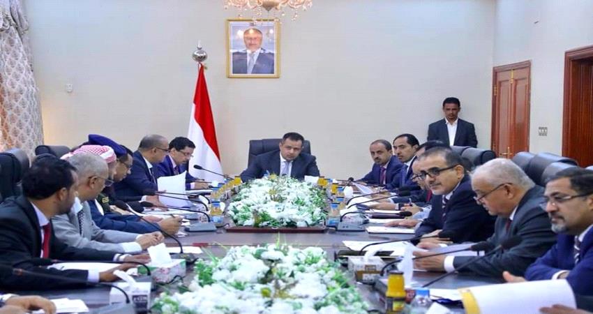 عدن تعاني وخدماتها مأزومة في ظل غياب أو وجود الحكومة