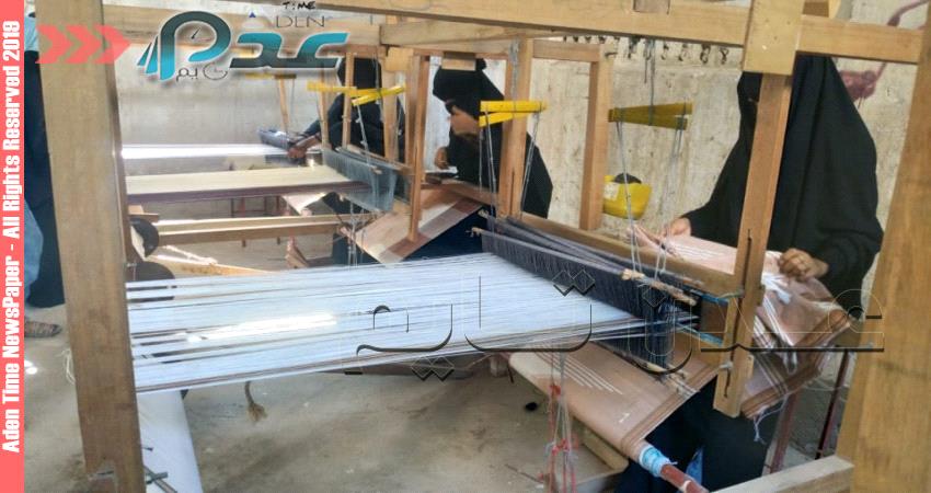 الصم والبكم يحافظون على مهنة الحياكة بعد انقراضها في لحج 