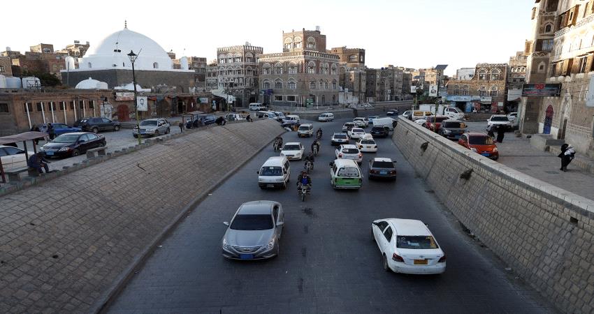 صحيفة: الحوثي يئن تحت وطأة العقوبات الأمريكية