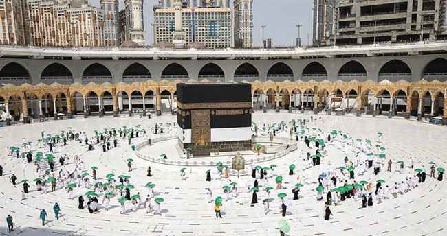 ضيوف الرحمن يتوجهون إلى منى لقضاء يوم التروية