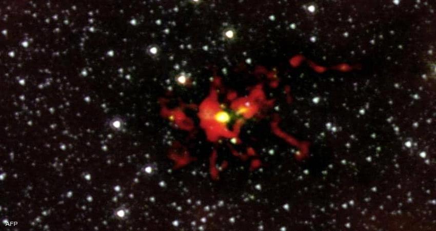 علماء يرصدون نجم عملاق يعادل 100ضعف حجم الشمس