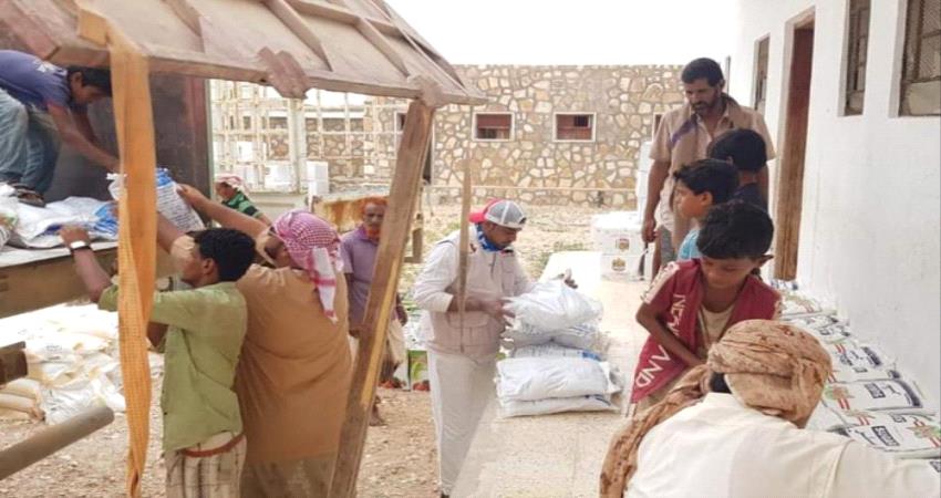 اكثرمن 1300 اسرة تستفيد من المساعدات الإماراتية بمركز سقطرى