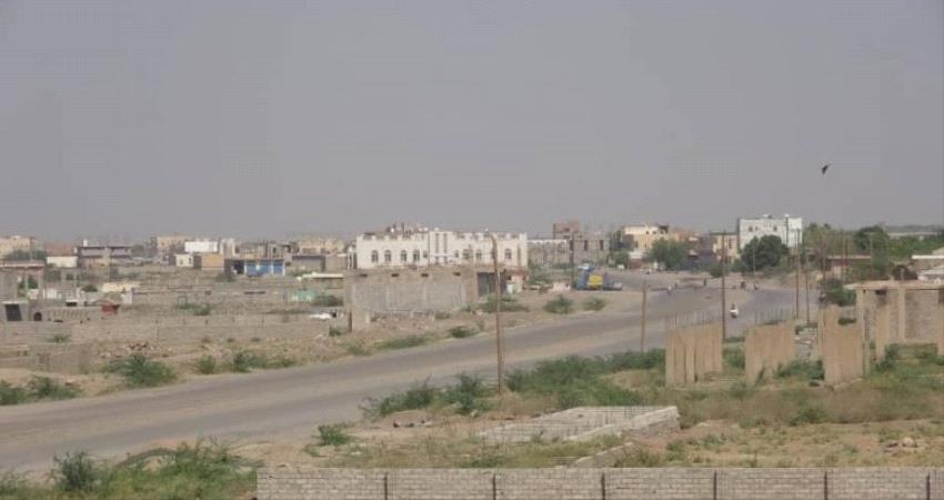 الحوثيون يقصفون مناطق سكنية بحيس جنوبي الحديدة
