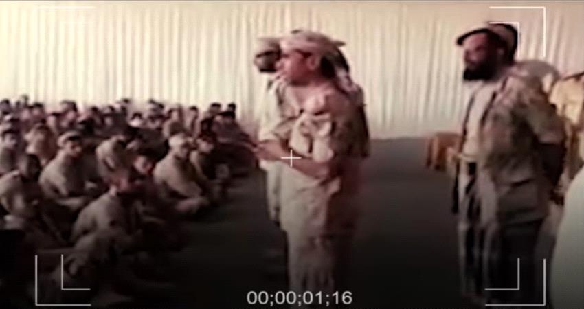 فيديو - ضابط إماراتي لمقاتلين : نحن ندربكم وسنكون معكم في القتال