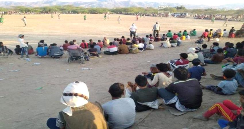 مطالبات بتعشيب ملعب العين بأبين 