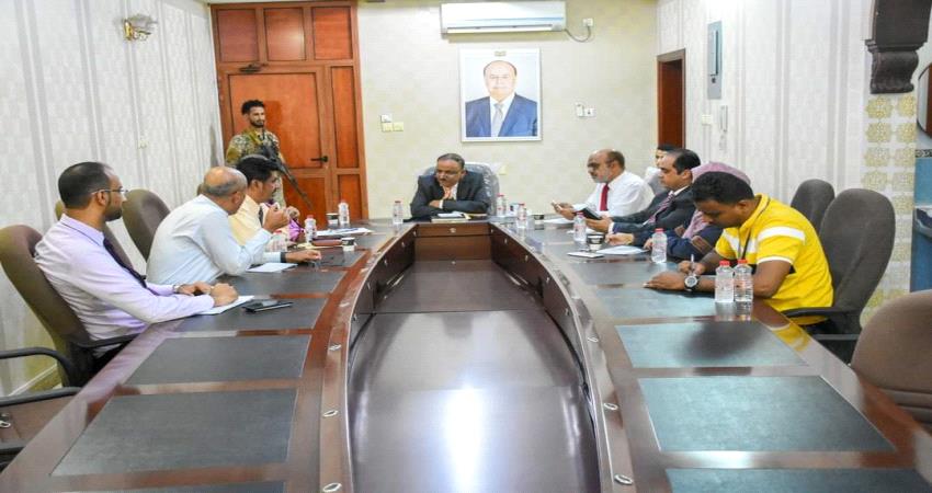 وزير النقل يناقش خطط ومشاريع لتطوير الطيران المدني