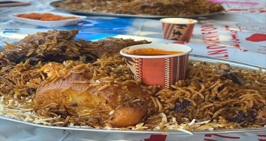 فيديو/ اقبال كبير على وجبة الزربيان في عدن