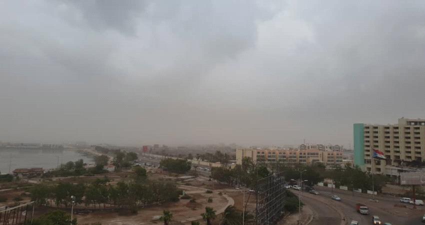 يحدث الآن: تأثيرات إعصار شاهين تصل عدن(صور)