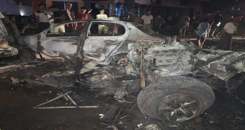 فيديو - شاهد بقايا حطام السيارة المفخخة قبالة بوابة مطار عدن الدولي