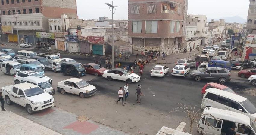 بالصور.. تجدد الاحتجاجات في عدن وسط انتشار أمني واسع
