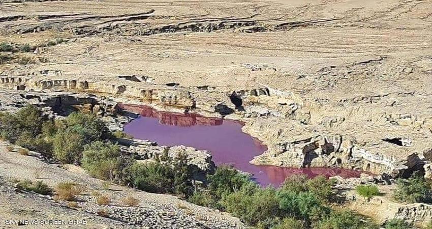 مسؤولة أردنية تكشف سر "المياه الحمراء" في البحر الميت