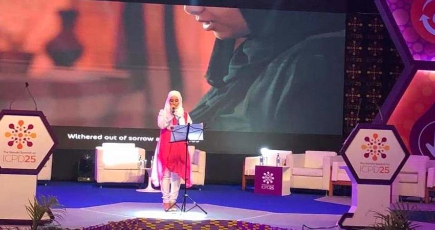 الفنانة العدنية إيمي هيتاري.. مواجهة فوهات الدبابات بأغنيات "الإنمي"