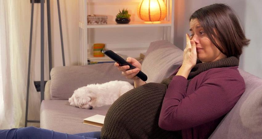 عندما تبكي المرأة الحامل.. ماذا يحدث للجنين ؟!