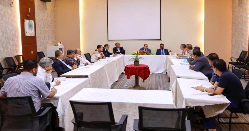  مغادرة مسئولي الدولة عدن تثير الجدل