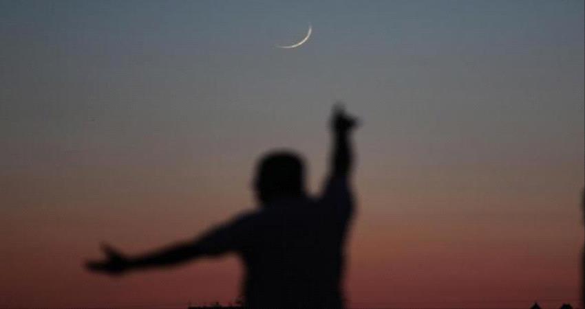دول عربية تدعو لتحري هلال شوال وفلكي يتوقع موعد حلول العيد 