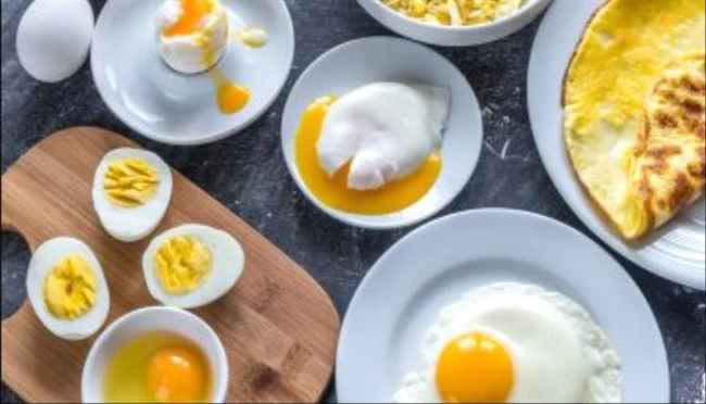   تناول البيض يوميًا يحسن الذاكره ويبنى العضلات