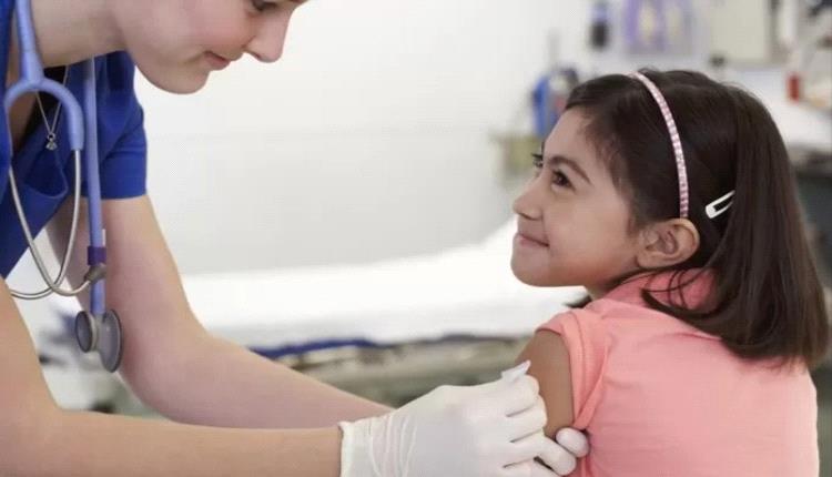 النصح بتطعيم الاطفال للمساعدة في حمايتهم من شلل الأطفال..