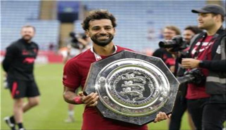 صلاح ومحرز بين المرشحين للكرة الذهبية.. وبونو لأفضل حارس