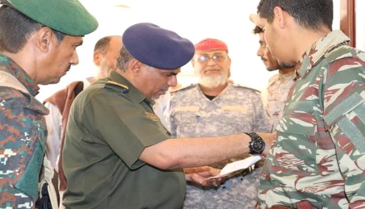 مدير أمن ساحل حضرموت يفاجئ موظفي البحث الجنائي والأدلة الجنائية