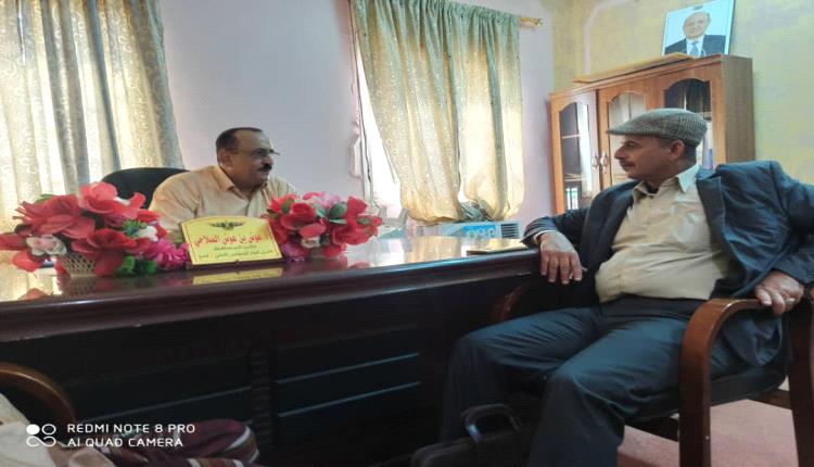 لقاء يبحث مشاريع الطرق واحتياجات مديرية المفلحي