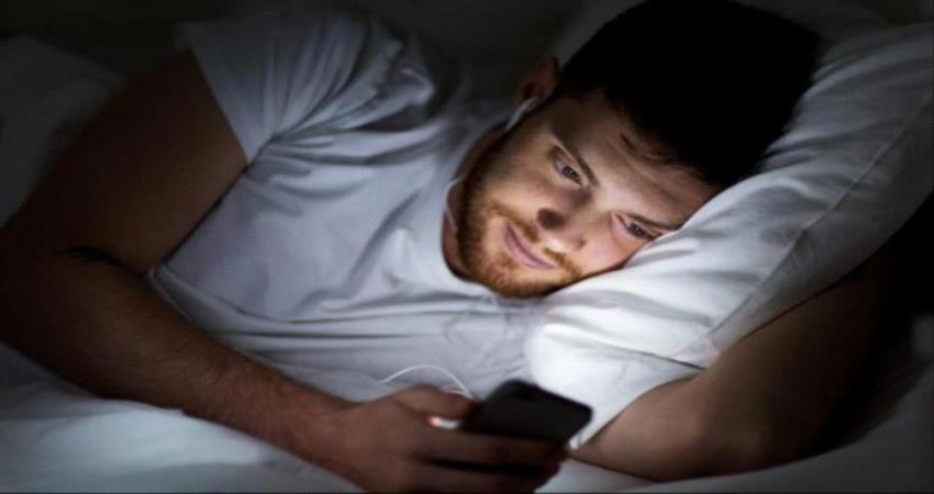 دراسة جديدة تتعارض مع دراسات أخرى حول أضرار  استخدام الشاشات الإلكترونية قبل النوم
