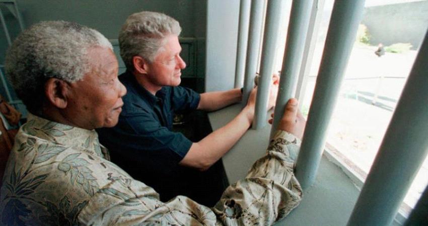 مزاد علني على مفتاح لزنزانة رمز الكفاح ضد نظام الفصل العنصري