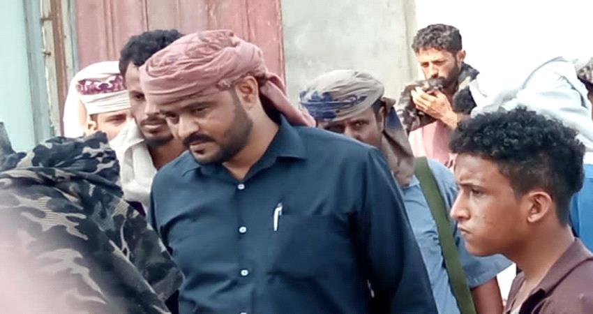 قائد في الحزام الامني ينجح في احتواء توتر مسلح أمام مستشفى أطباء بلا حدود 