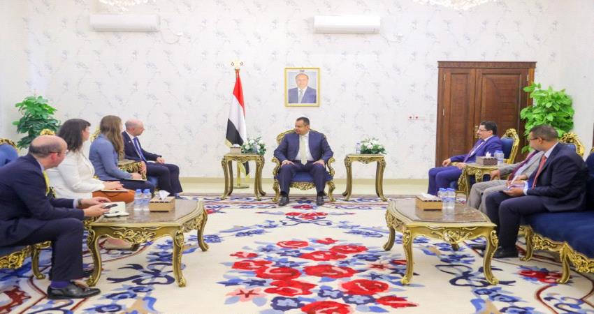 تفاصيل لقاء جمع رئيس الحكومة اليمنية بالسفير البريطاني 