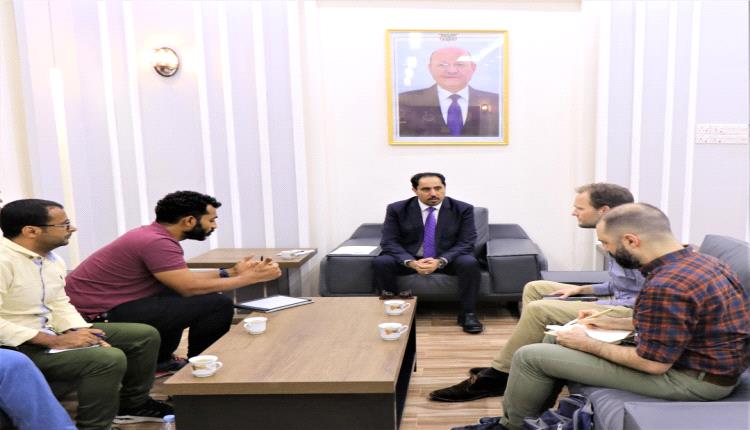 وزير الشباب والرياضة يلتقى وفد المعهد الأوروبي للسلام