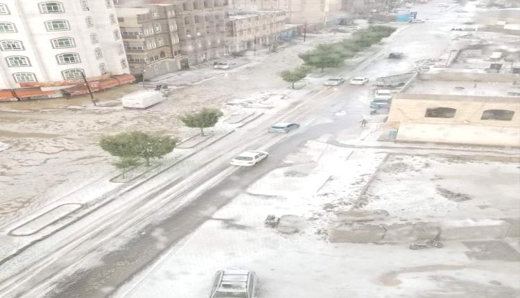 بالصور- لأول مرة الثلوج تغطي شوارع صنعاء