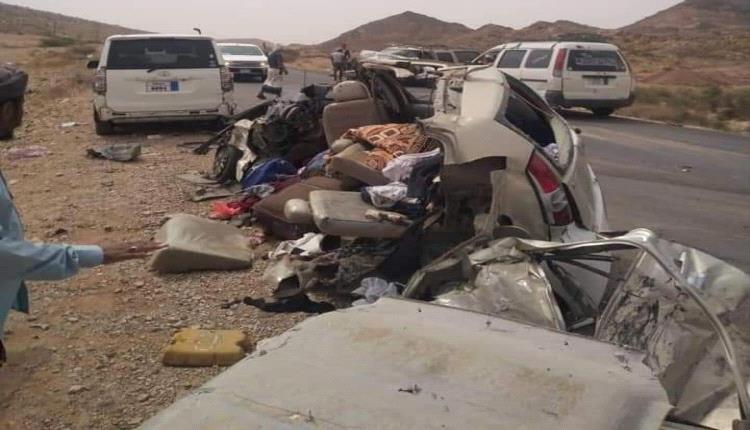 صور- حادث مروري مروع يودي بحياة 7مواطنين في شبوة