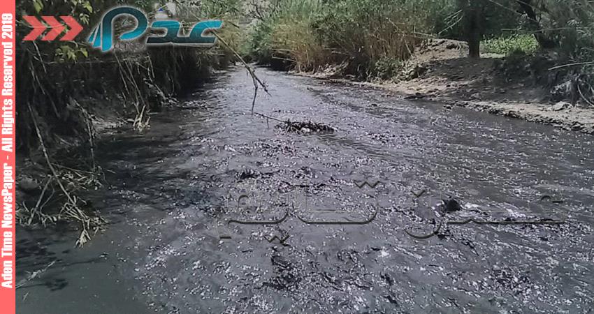 تدفق مياه نتنة من وسط اليمن على منطقة بالضالع تقلق السكان وتحيل حياتهم الى جحيم