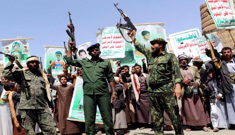 على خلفية الصراعات والاتهامات بالخيانة	..الحوثي يقيل عددا من قيادات جماعته ويختطف ضباط