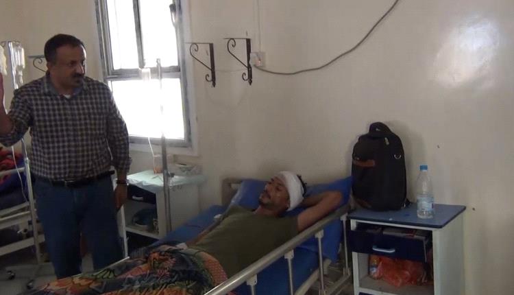 صور لجرحى التفجير الإرهابي الذي استهدف مدير أمن لحج في مستشفيات عدن 