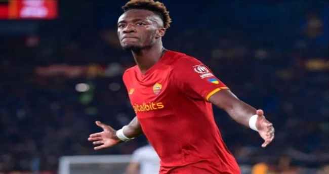 روما يقترب من المربع الذهبي بفوز مثير على أتالانتا في الدوري الإيطالي